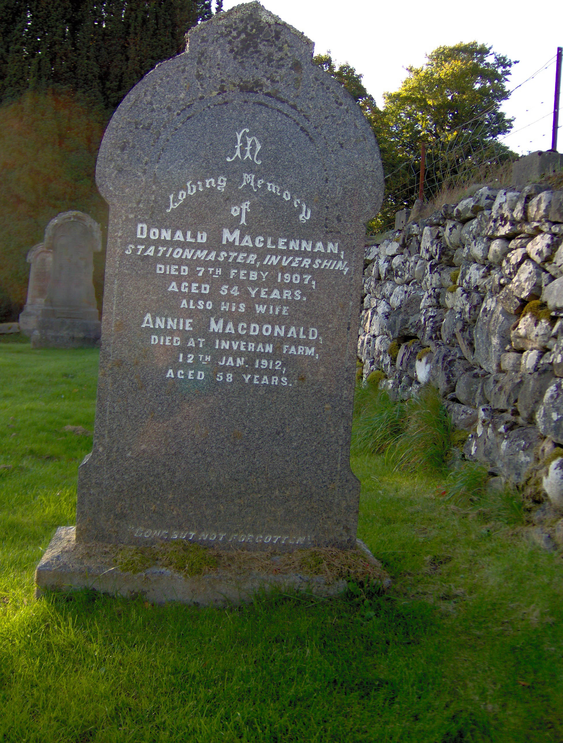 Photo of headstones/Donald MacLennan d1907 hdstn Invershin